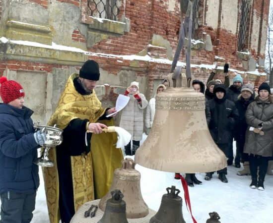 Освящение и поднятие колоколов в Спасском храме с. Ведерницы